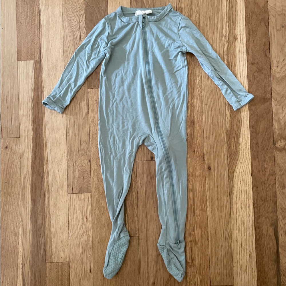 Kyte BABY 12-18 month sage green baby one piece footie